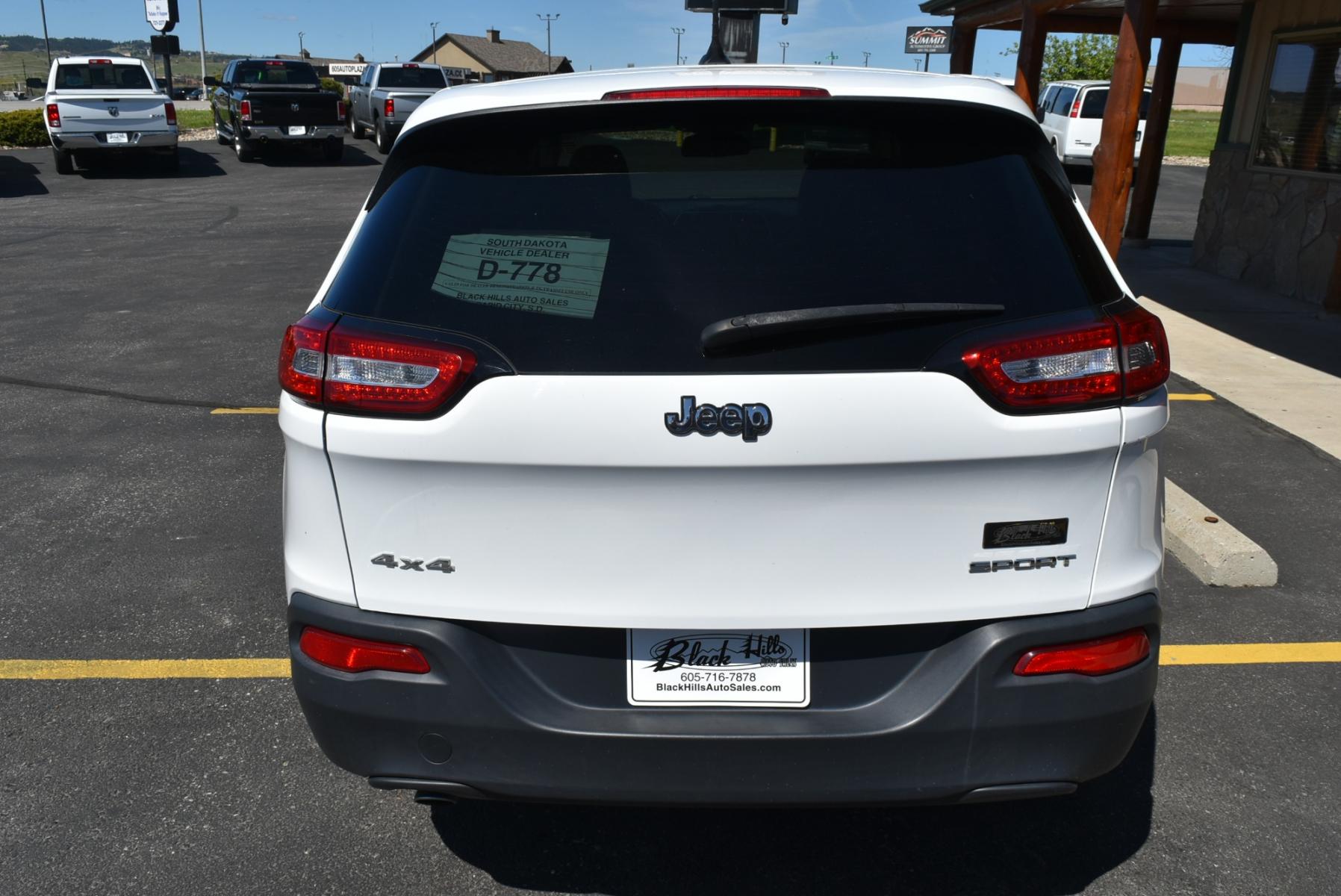 2016 White /Beige Jeep Cherokee Sport (1C4PJMAB4GW) with an 2.4L 4 Cyl Multi -Air engine, 9-Speed Automatic transmission, located at 1600 E Hwy 44, Rapid City, SD, 57703, (605) 716-7878, 44.070232, -103.171410 - Photo #6